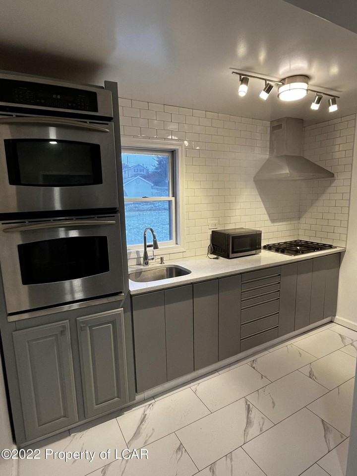95 Powell St - Photo 6 of 11
