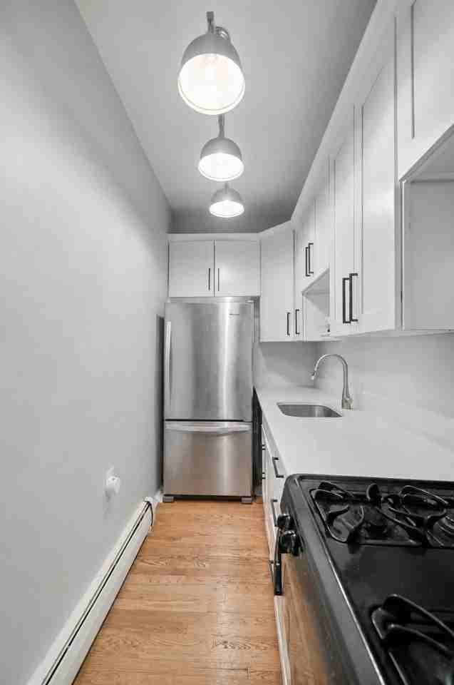 168 Coles St #3D - Photo 3 of 10