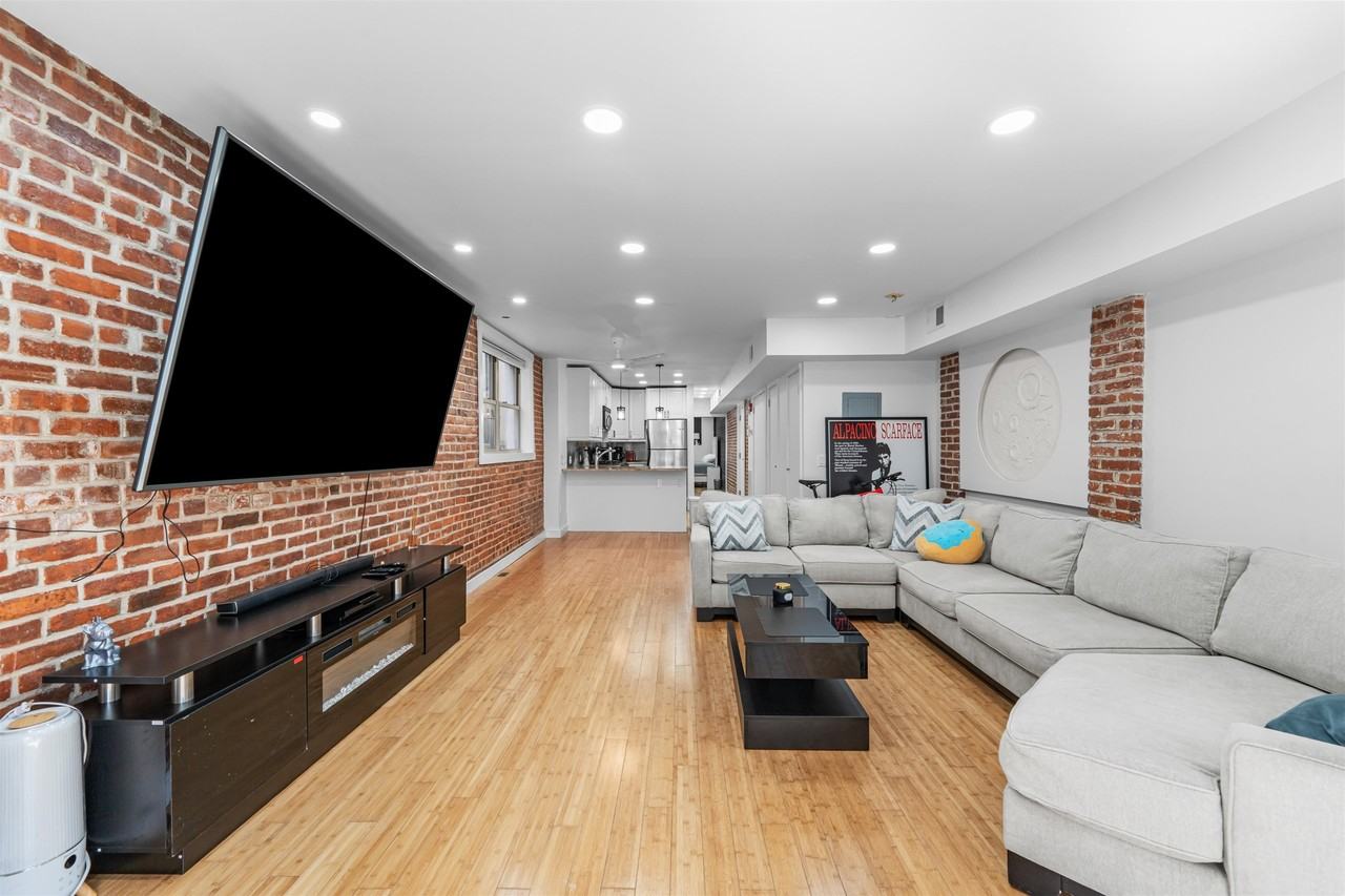 324 Baldwin Ave #1B - Photo 7 of 26