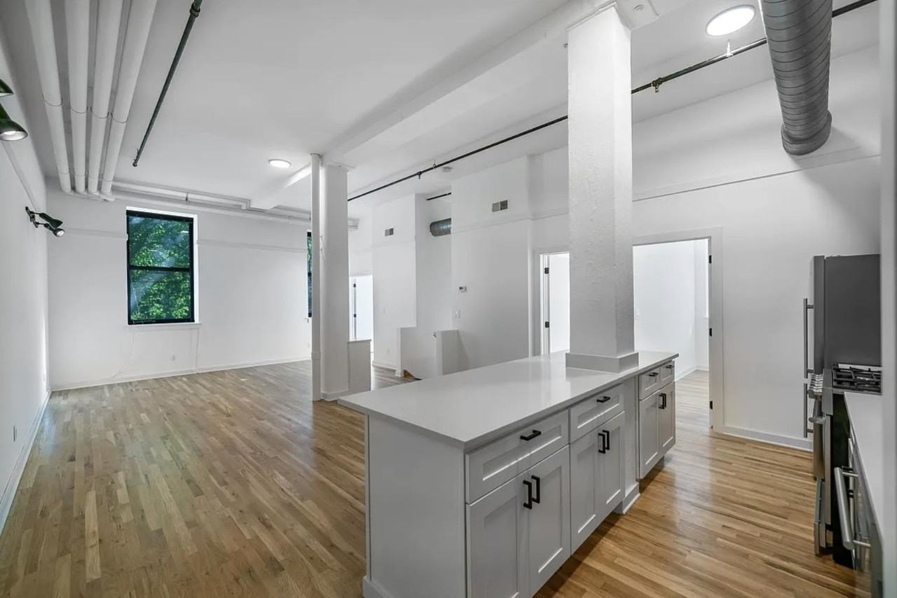 1015 Clinton St #202 - Photo 4 of 20