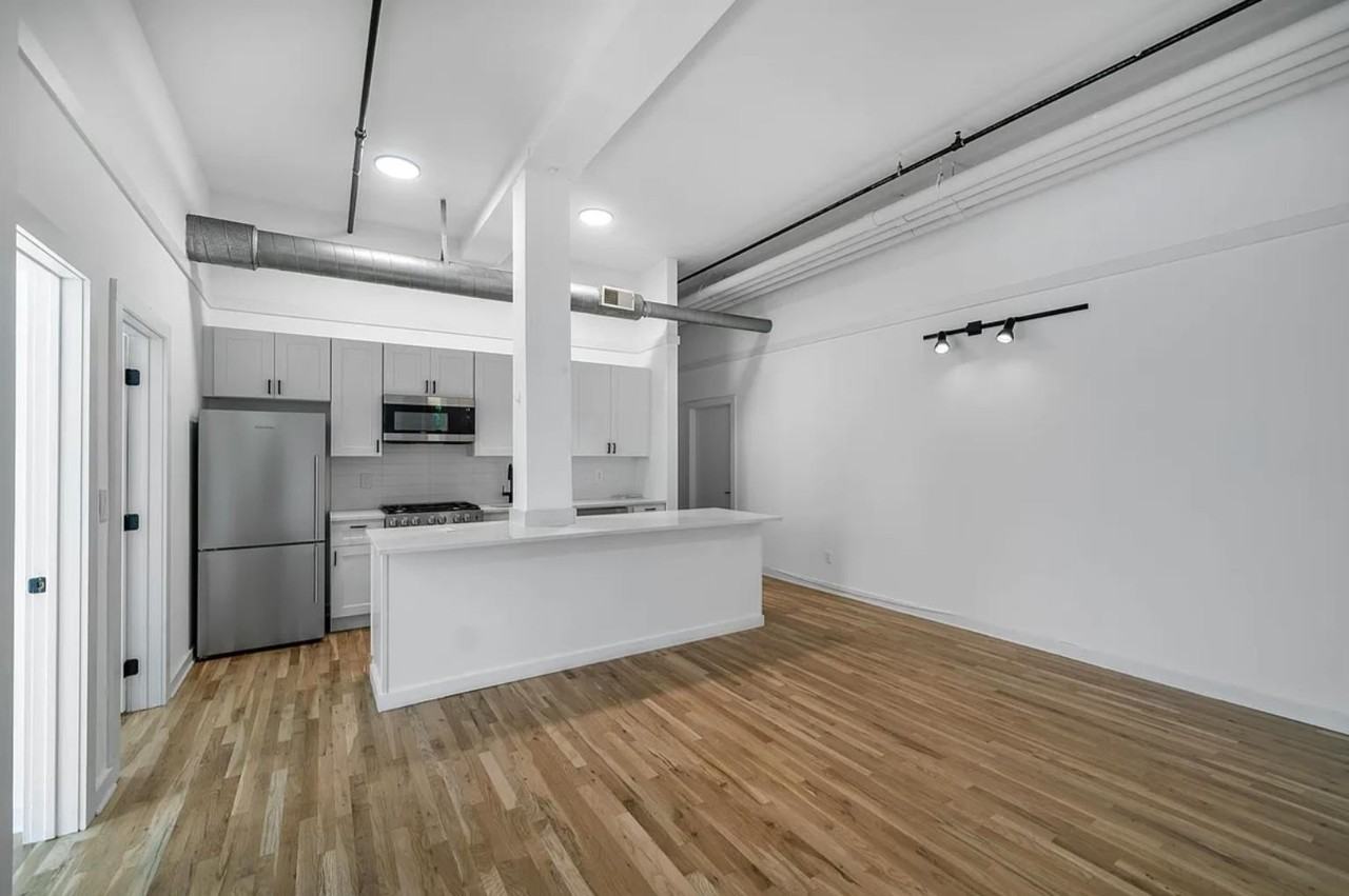 1015 Clinton St #202 - Photo 5 of 20
