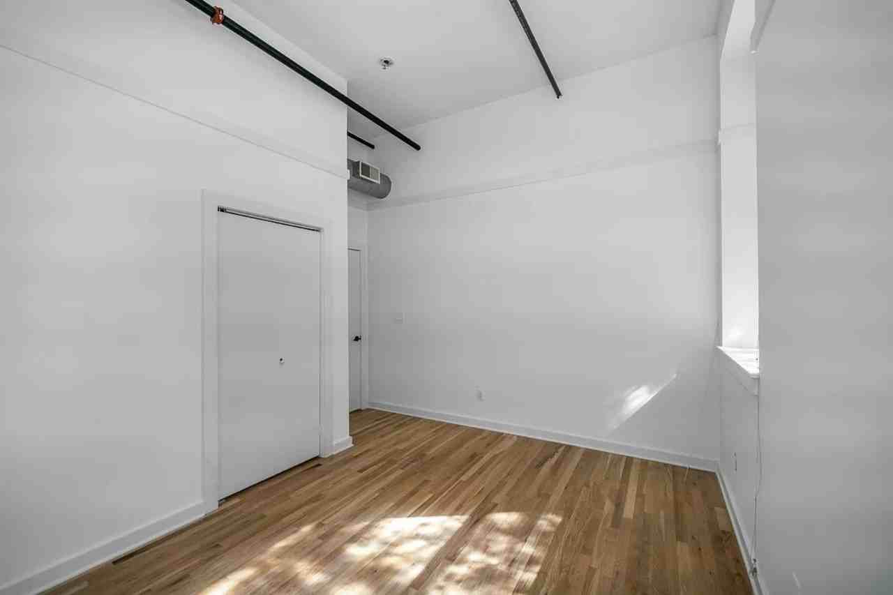 1015 Clinton St #202 - Photo 7 of 20