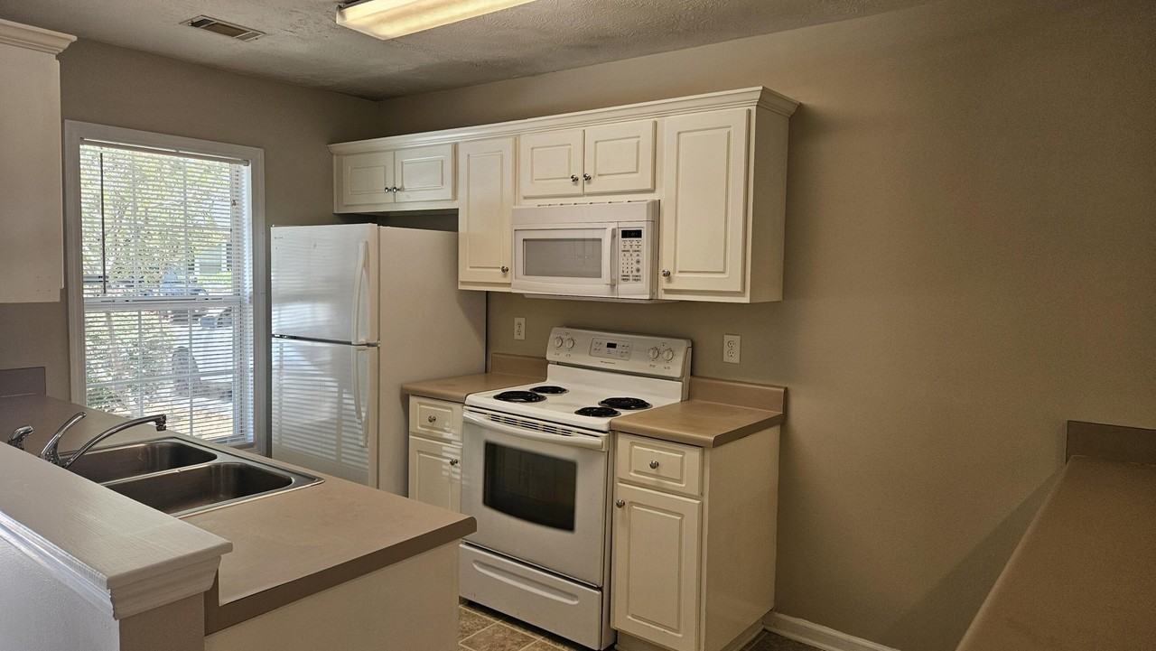 2246 Bridgeton Rd - Photo 2 of 7