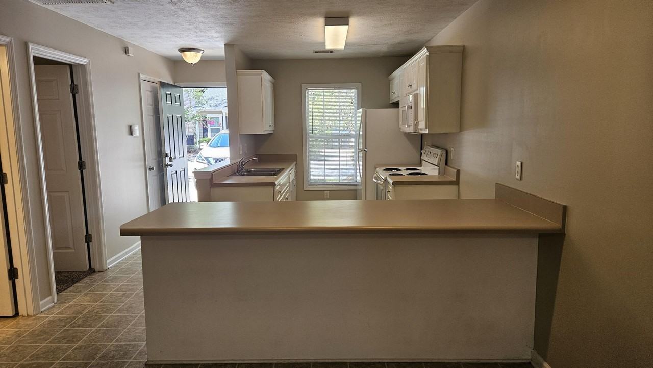 2246 Bridgeton Rd - Photo 4 of 7
