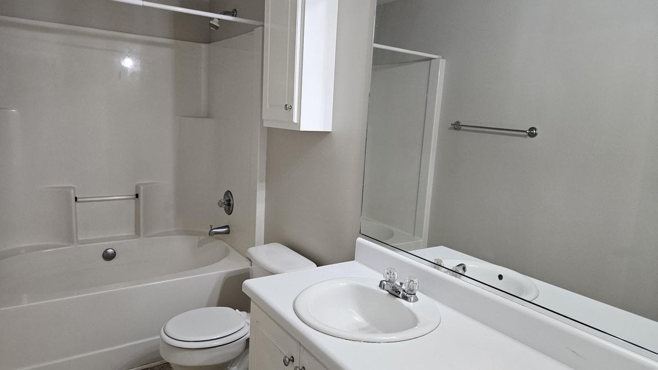 2246 Bridgeton Rd - Photo 5 of 7