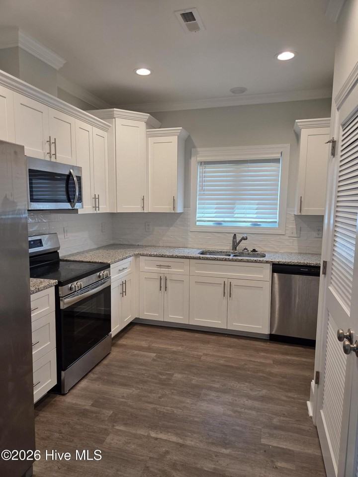 3240 Gordon Dr #A - Photo 6 of 25