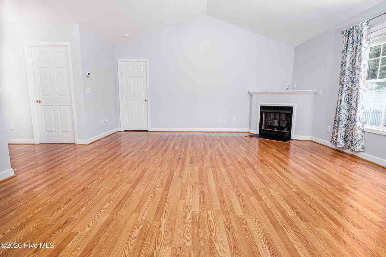 118 Monterey Cir - Photo 4 of 20
