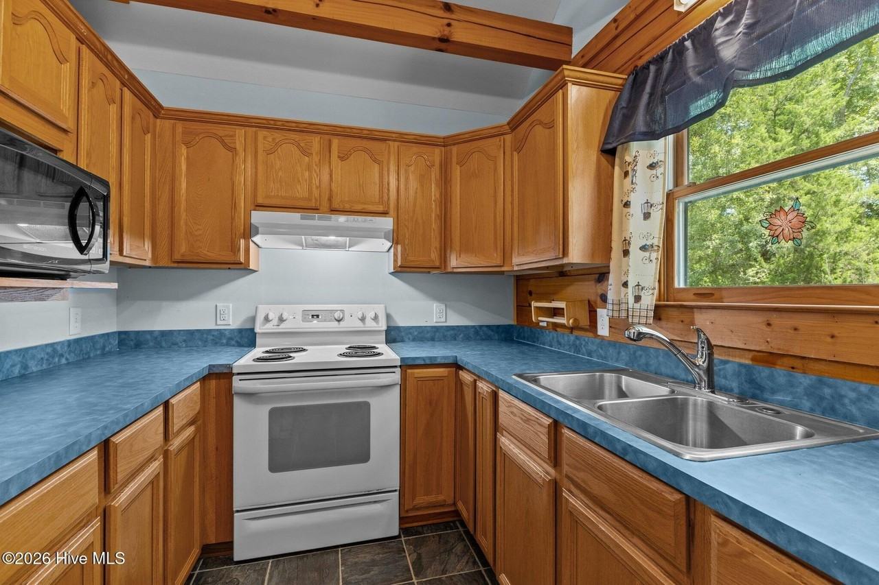 126 George Jones Rd - Photo 2 of 31