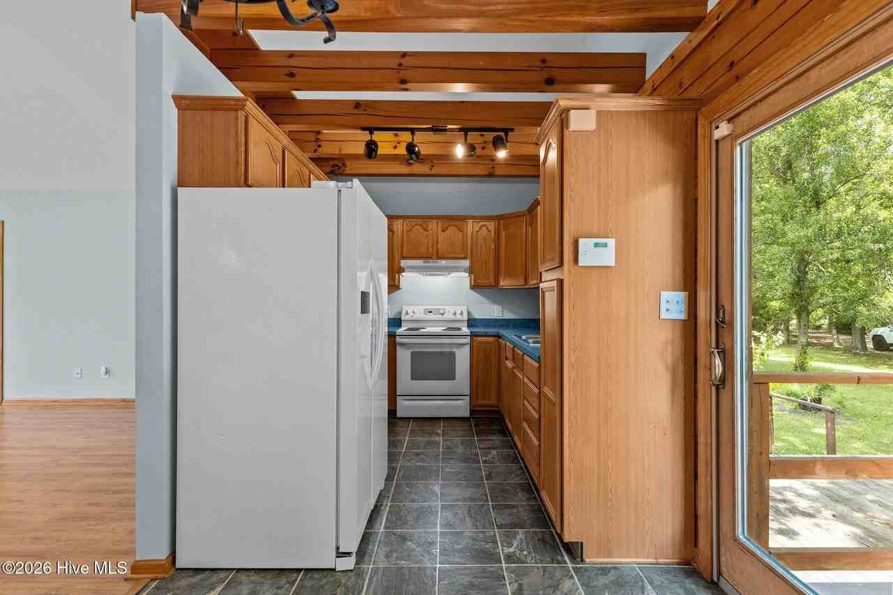 126 George Jones Rd - Photo 3 of 31