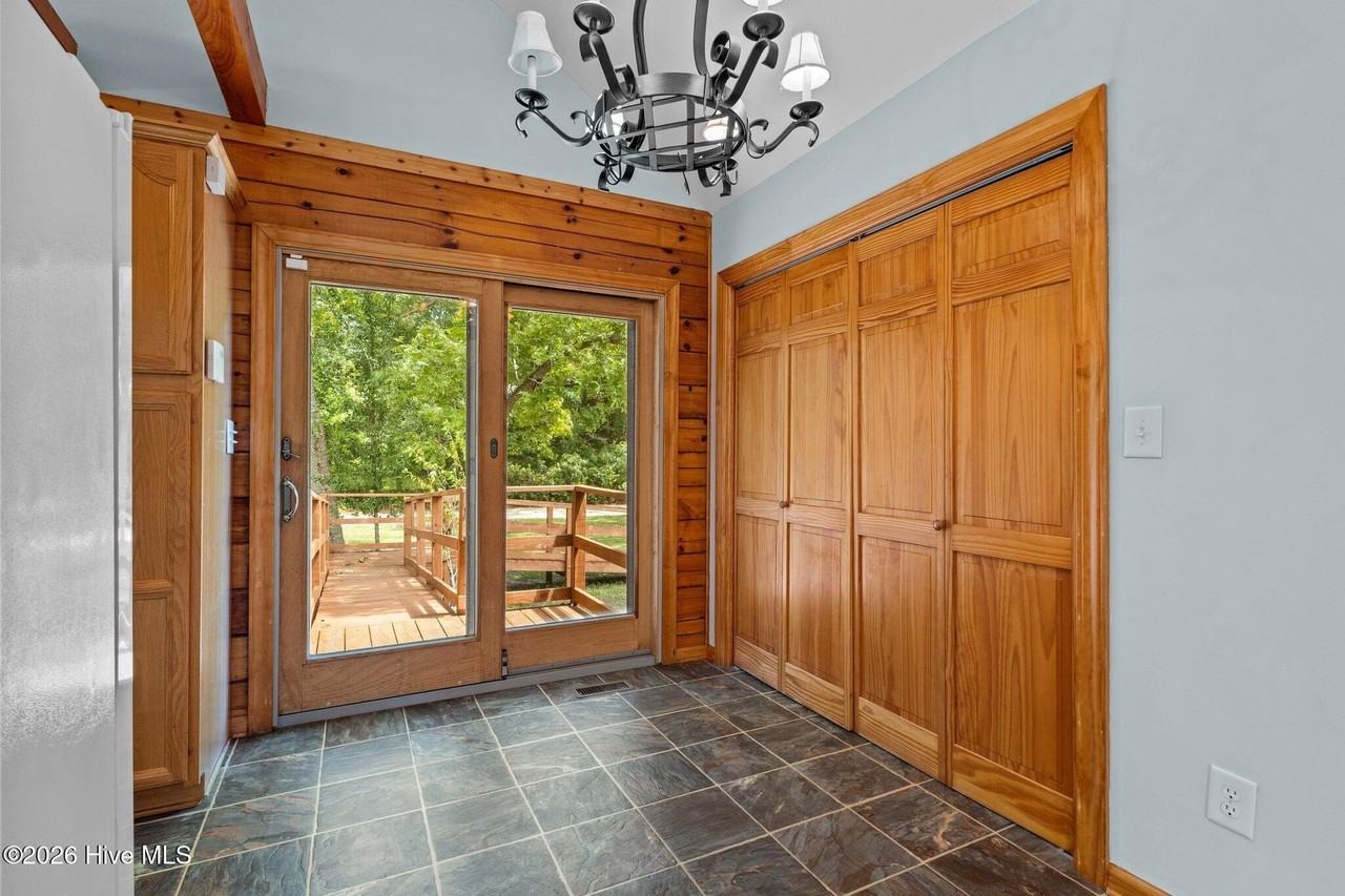 126 George Jones Rd - Photo 5 of 31