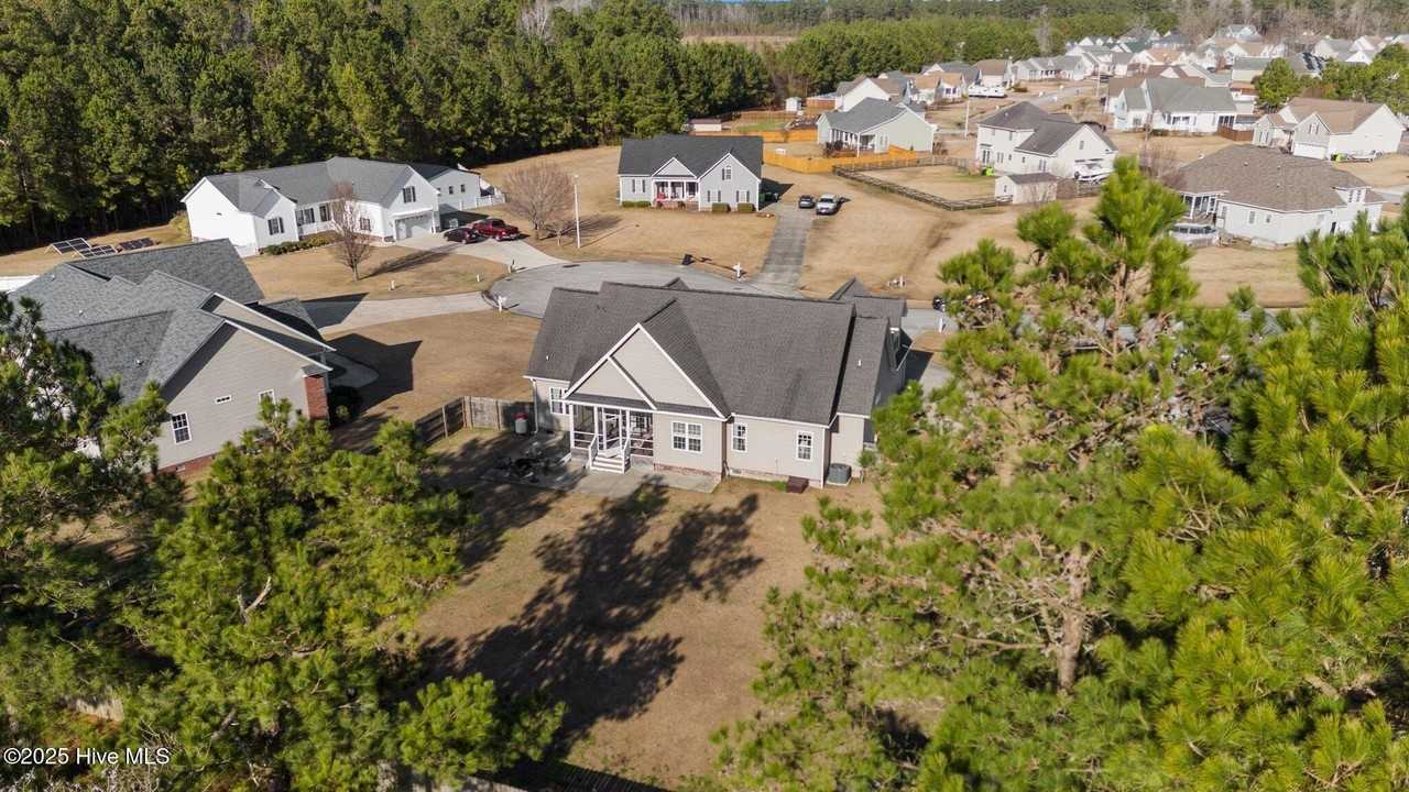 149 Hilda Dr - Photo 2 of 42
