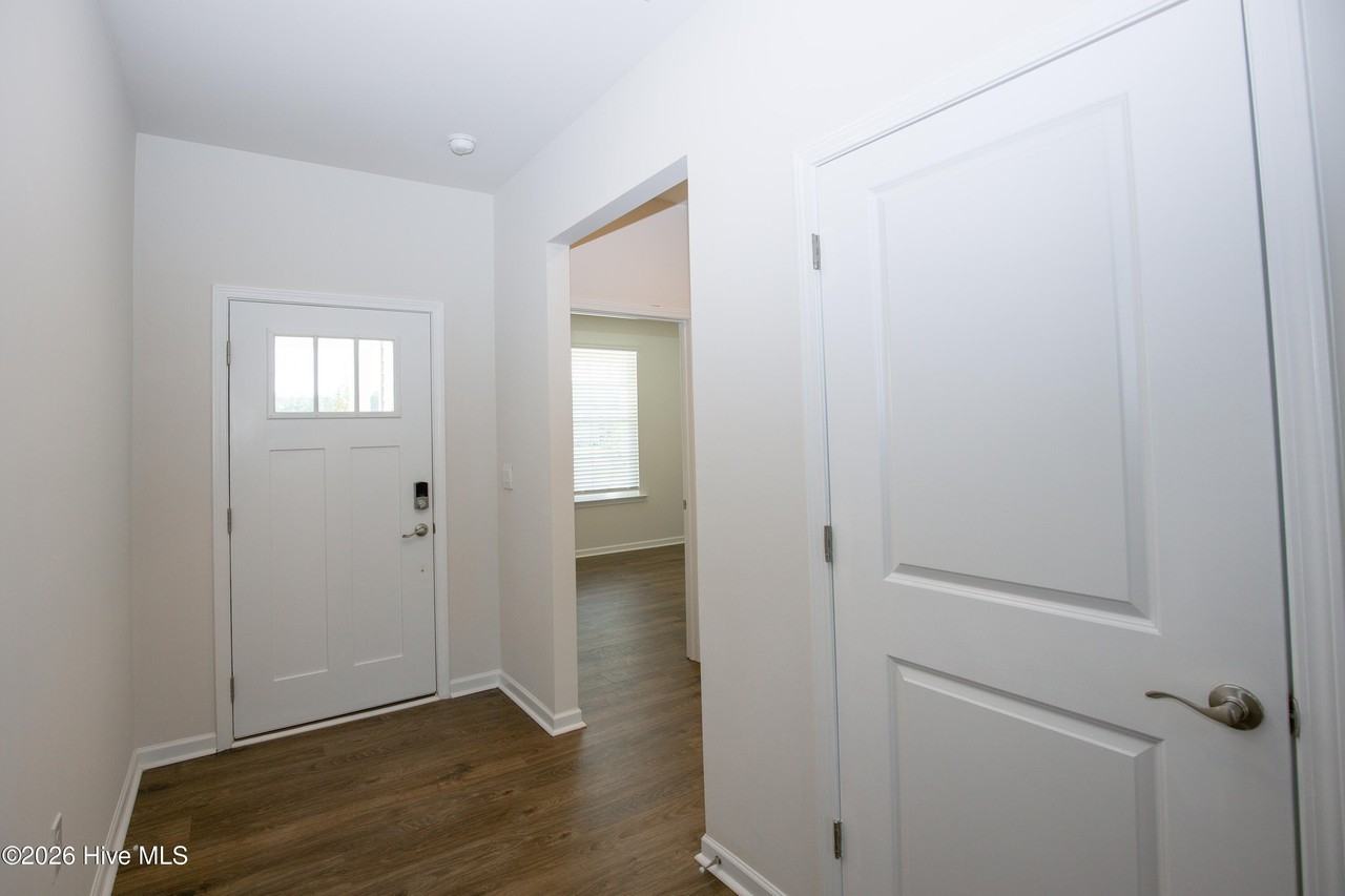 512 Ragapple Ln - Photo 4 of 50