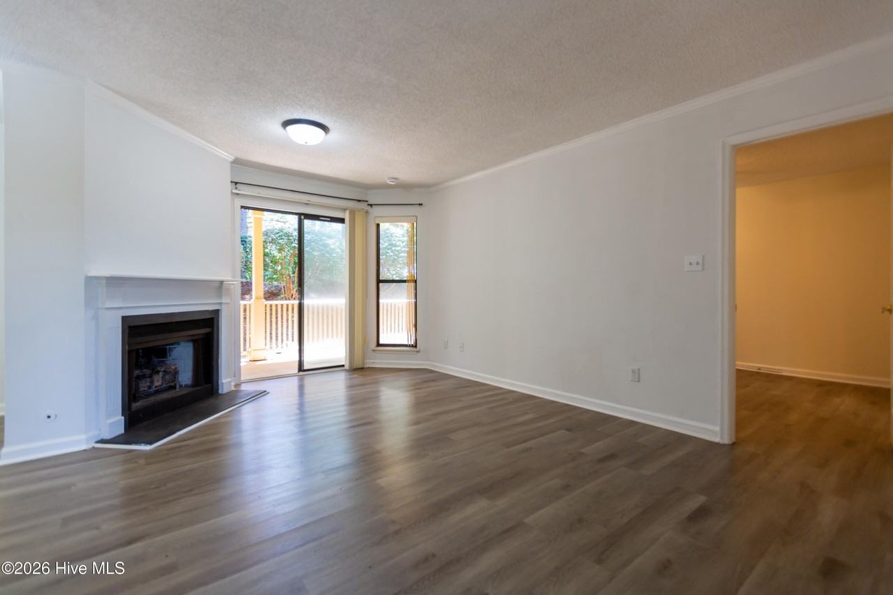 1101 Colony Place Dr - Photo 3 of 39