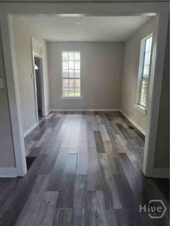 660 W 42nd St - Photo 3 of 12