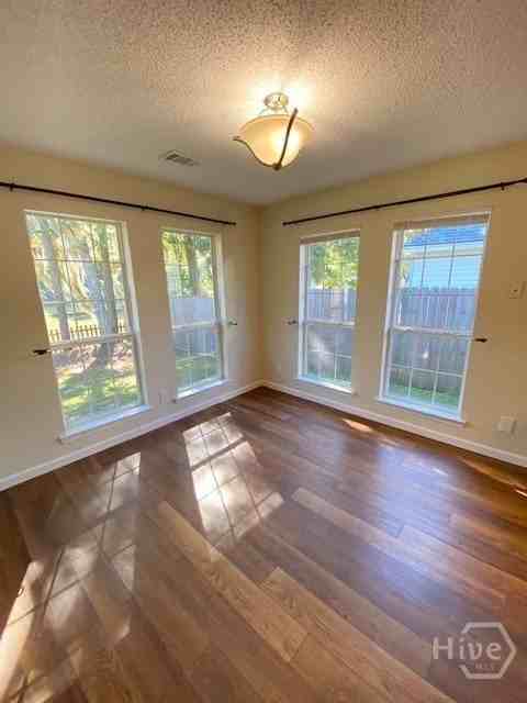 111 Laurens Ln - Photo 7 of 23