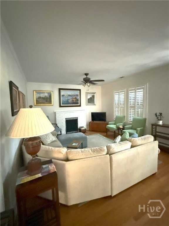 410 E 56th St - Photo 4 of 18