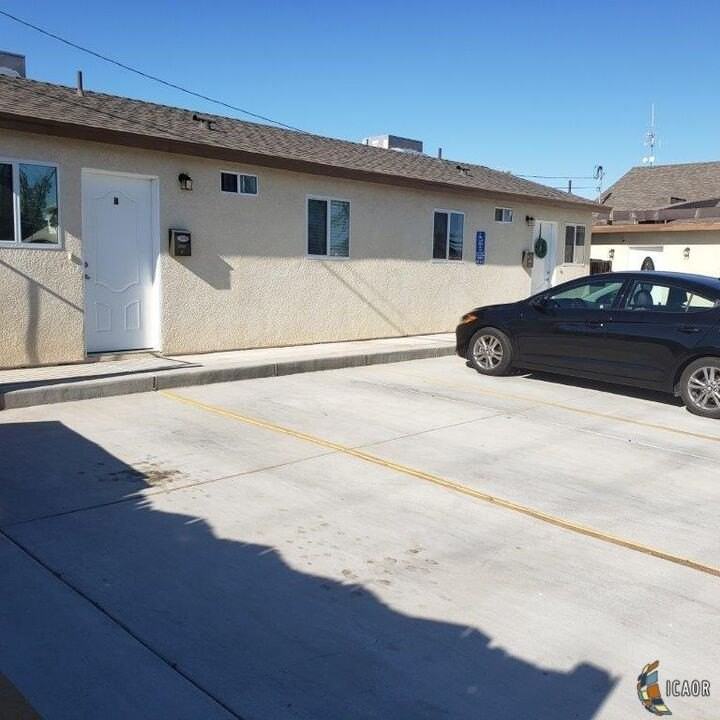423 S IMPERIAL Unit B Ave - Photo 2 of 4