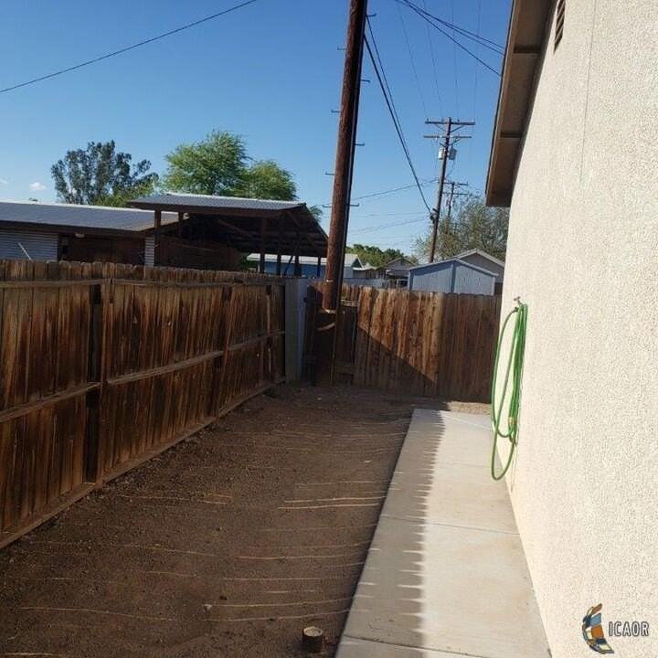 423 S IMPERIAL Unit B Ave - Photo 3 of 4