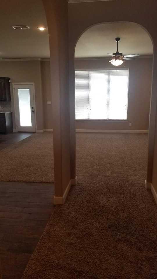 6407 95th St - Photo 2 of 32