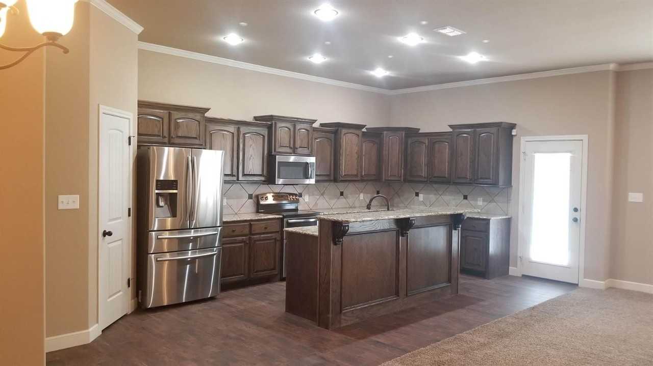 6407 95th St - Photo 4 of 32