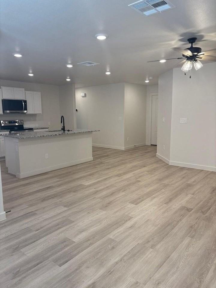 5703 Colgate St - Photo 3 of 9