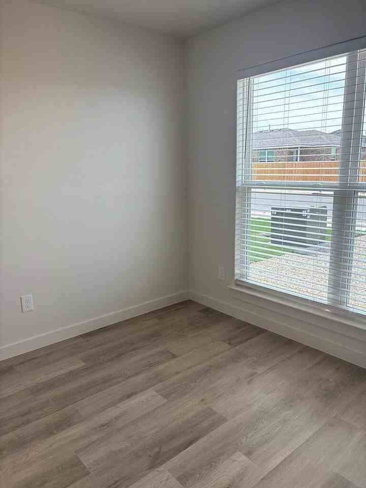 5703 Colgate St - Photo 7 of 9