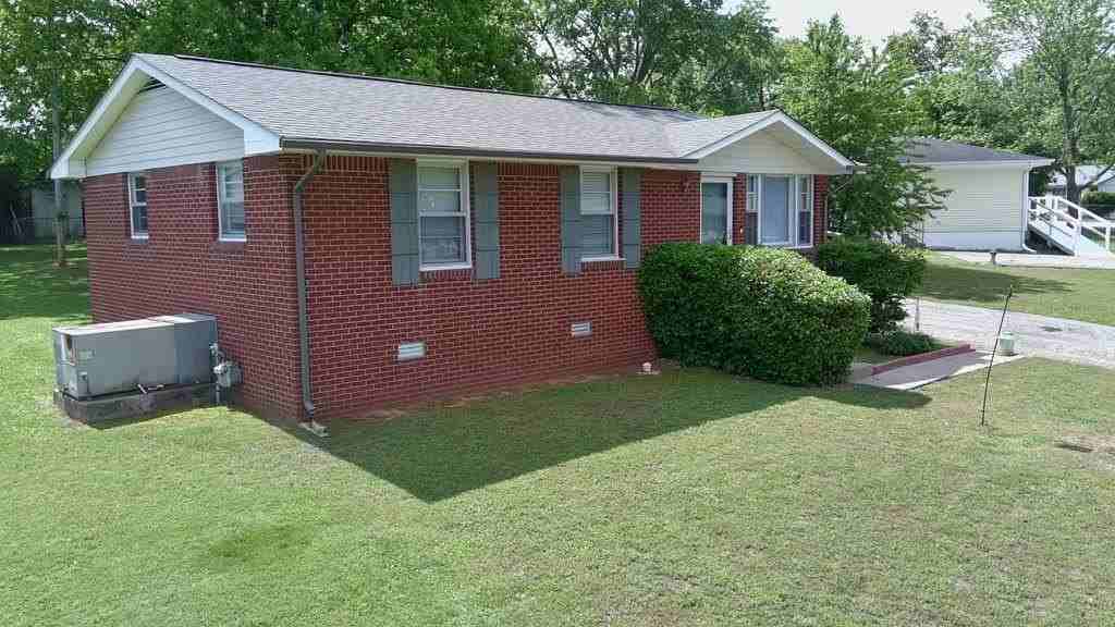 204 Crest Dr - Photo 2 of 29
