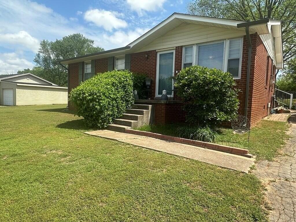 204 Crest Dr - Photo 4 of 29