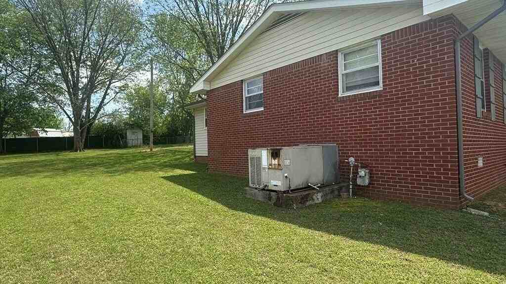 204 Crest Dr - Photo 6 of 29