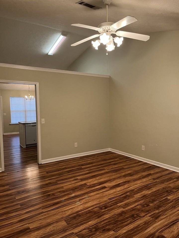 713 Dellwood Dr - Photo 3 of 20