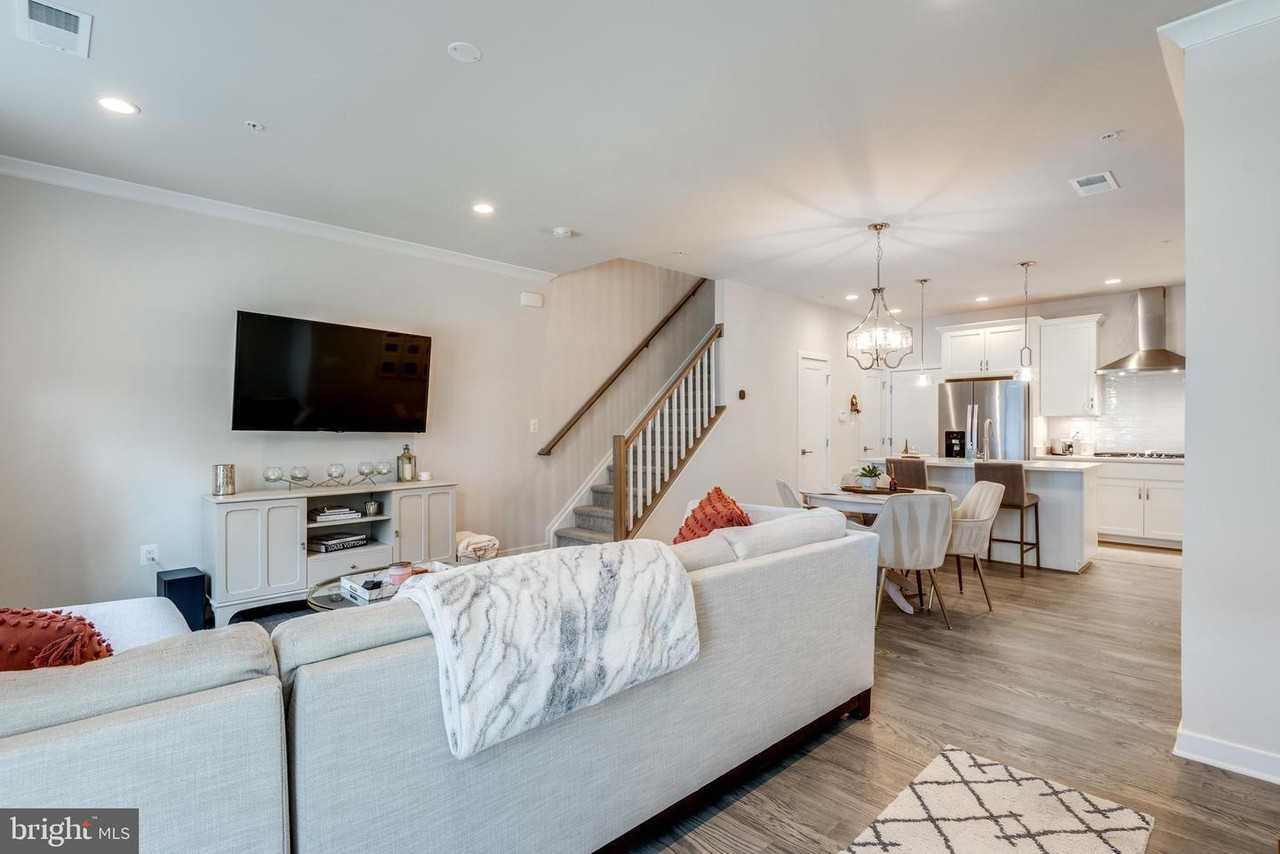 43190 Mongold Sq - Photo 3 of 21