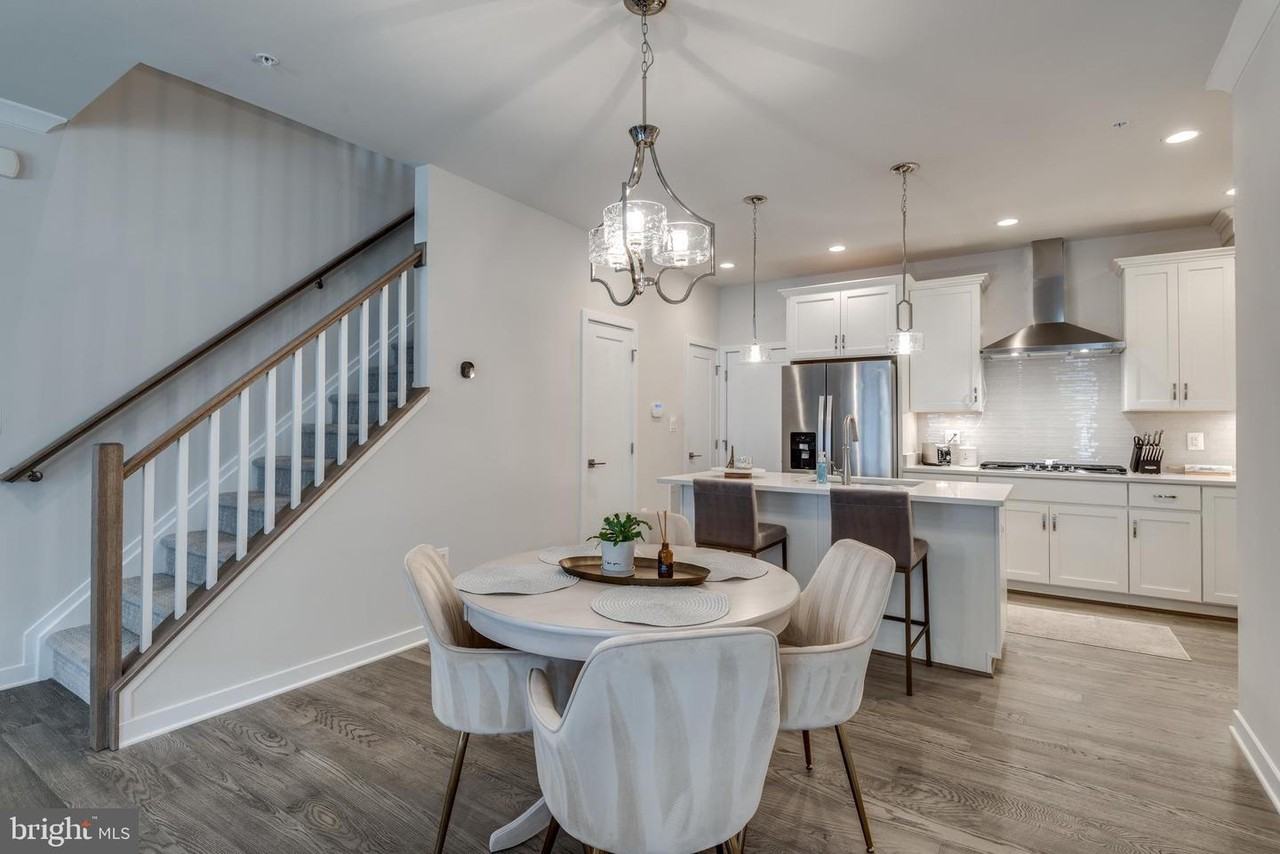 43190 Mongold Sq - Photo 4 of 21
