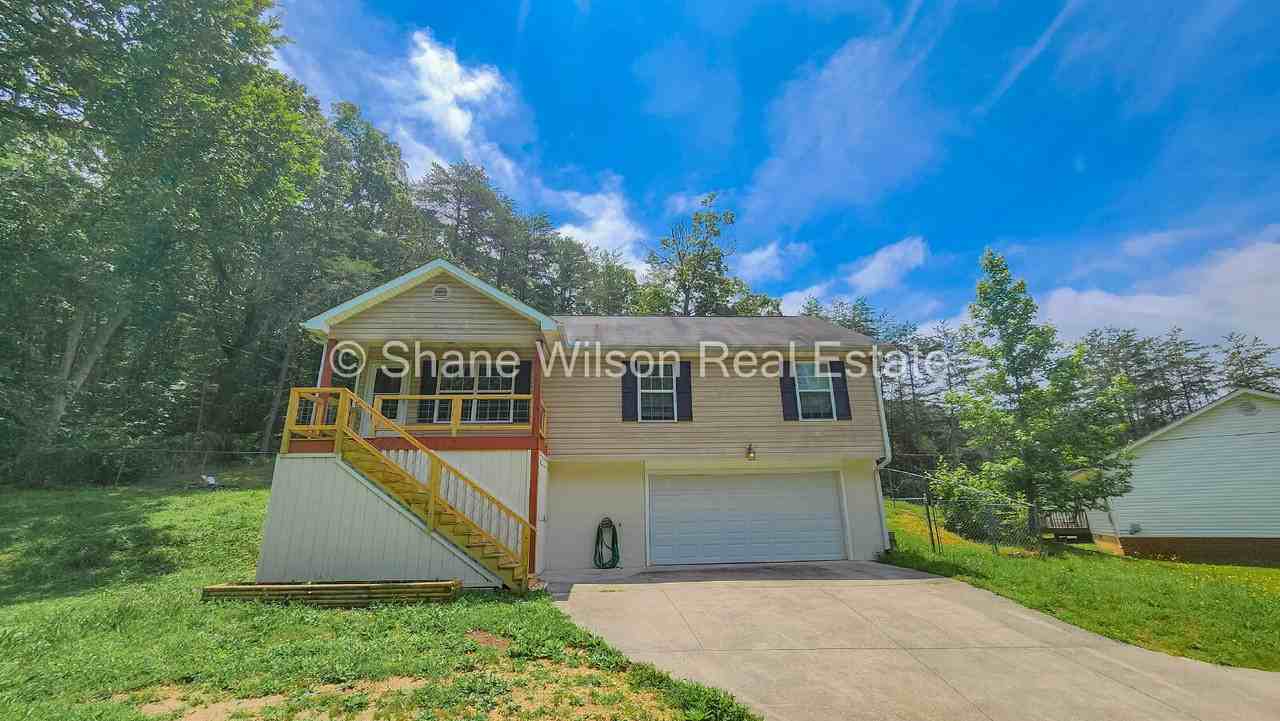 530 Mount View Dr - Photo 2 of 21