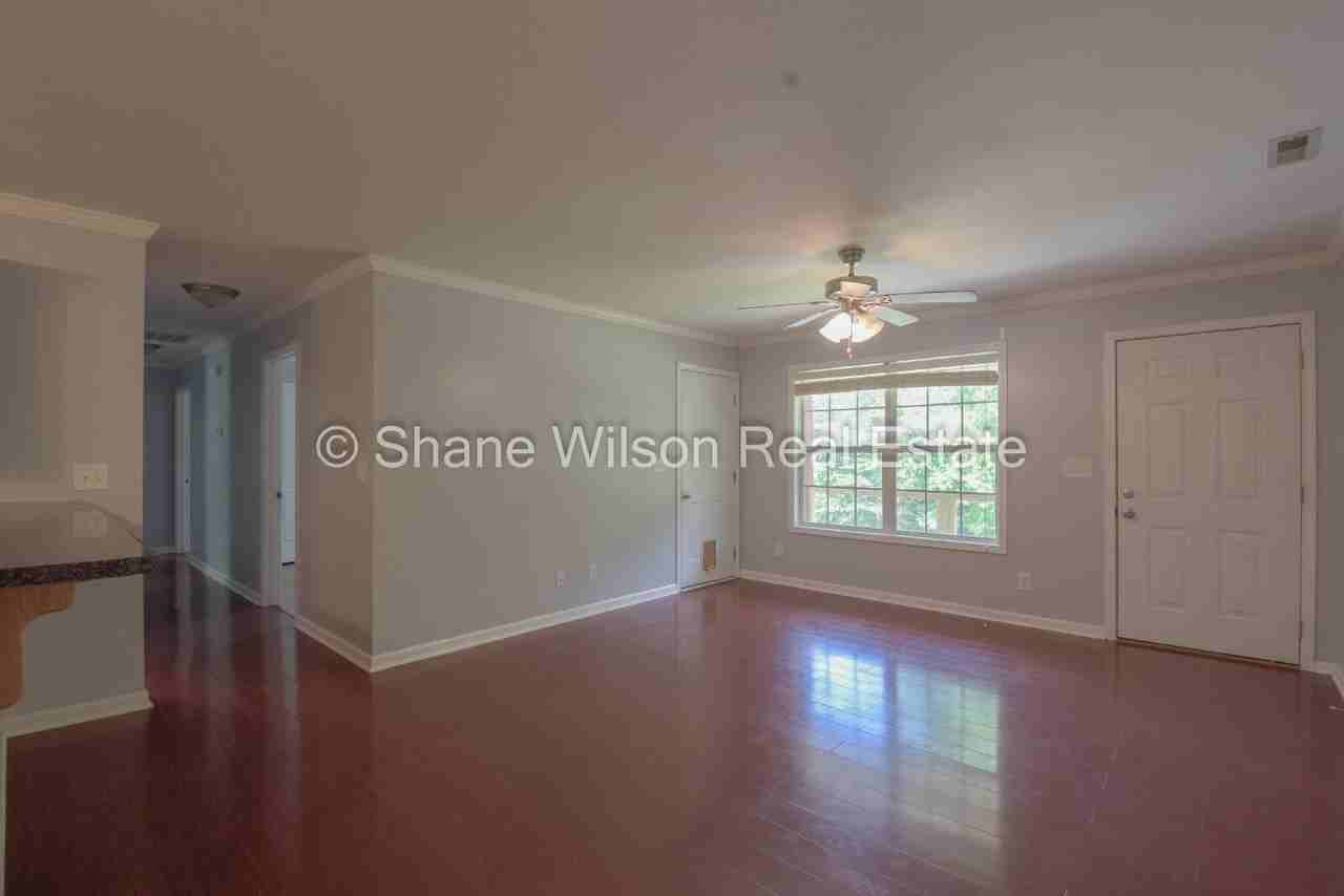 530 Mount View Dr - Photo 3 of 21