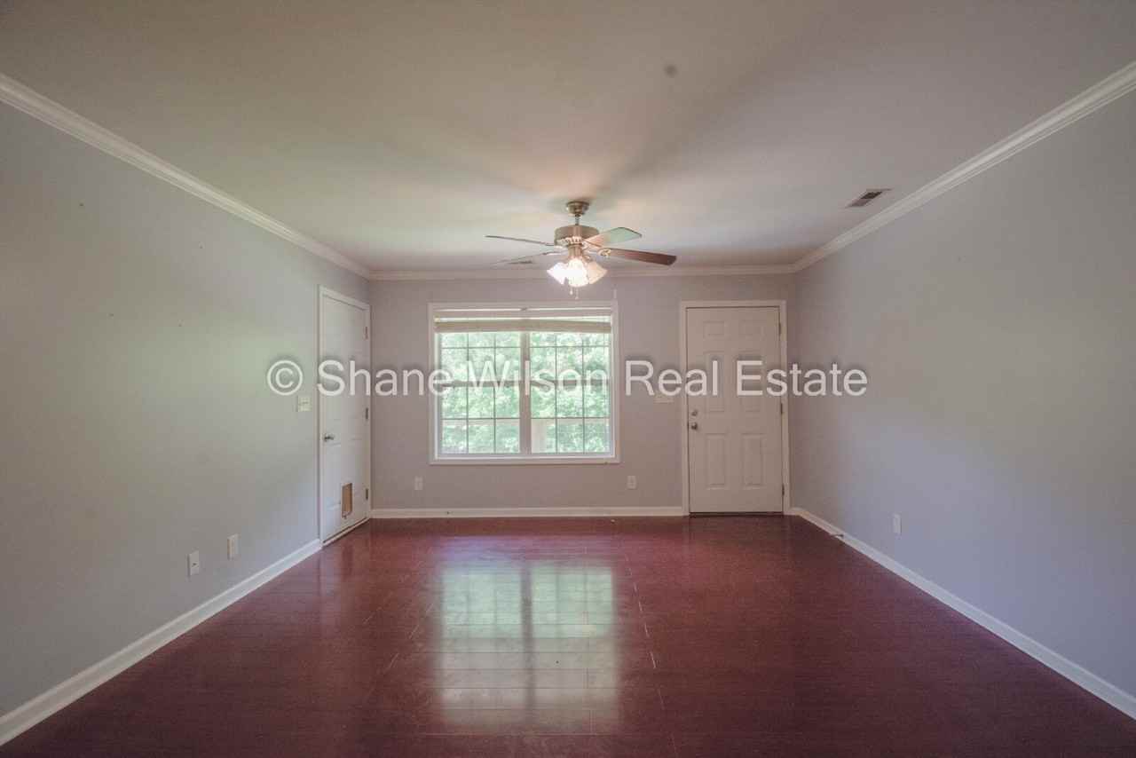 530 Mount View Dr - Photo 4 of 21