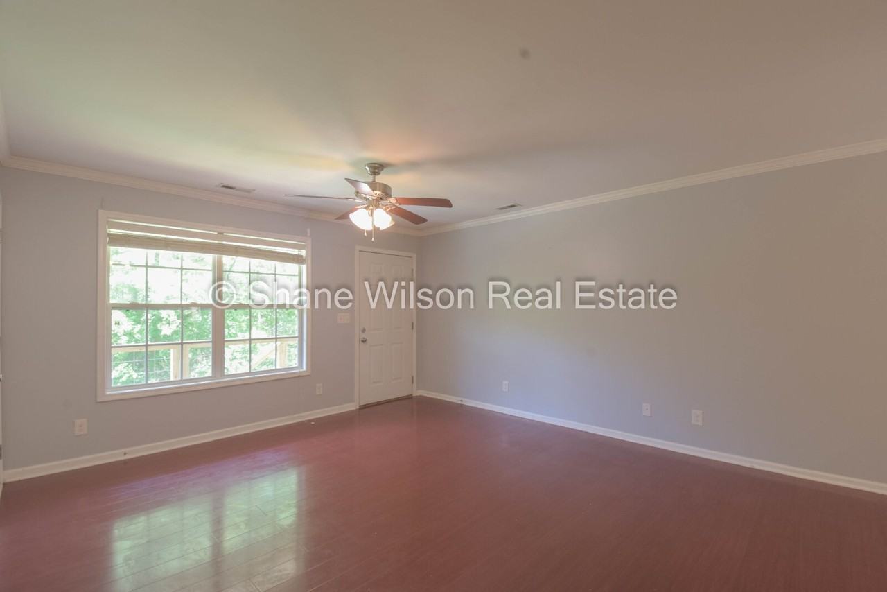 530 Mount View Dr - Photo 5 of 21