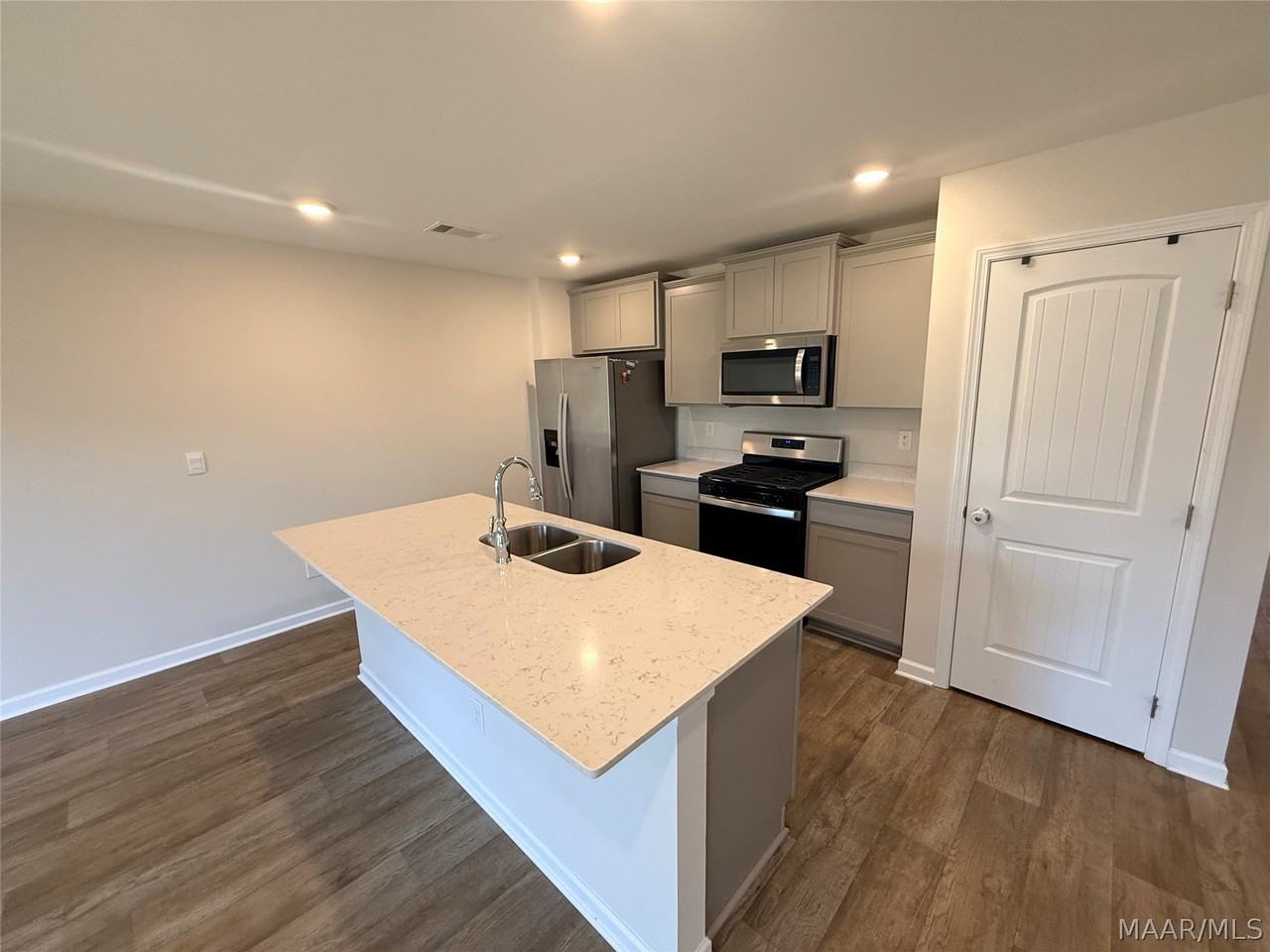7708 Shaddix St - Photo 5 of 20