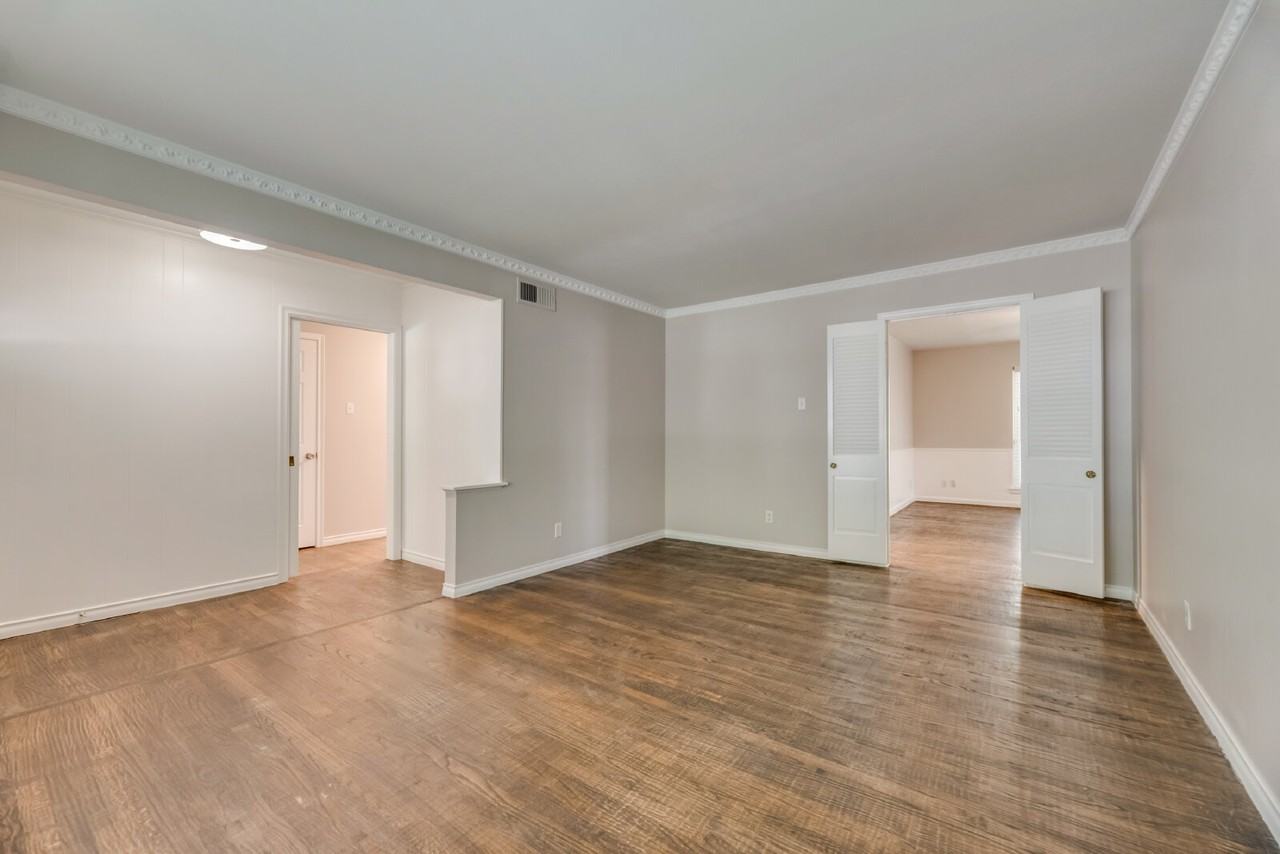 11643 Rogue Way - Photo 4 of 24