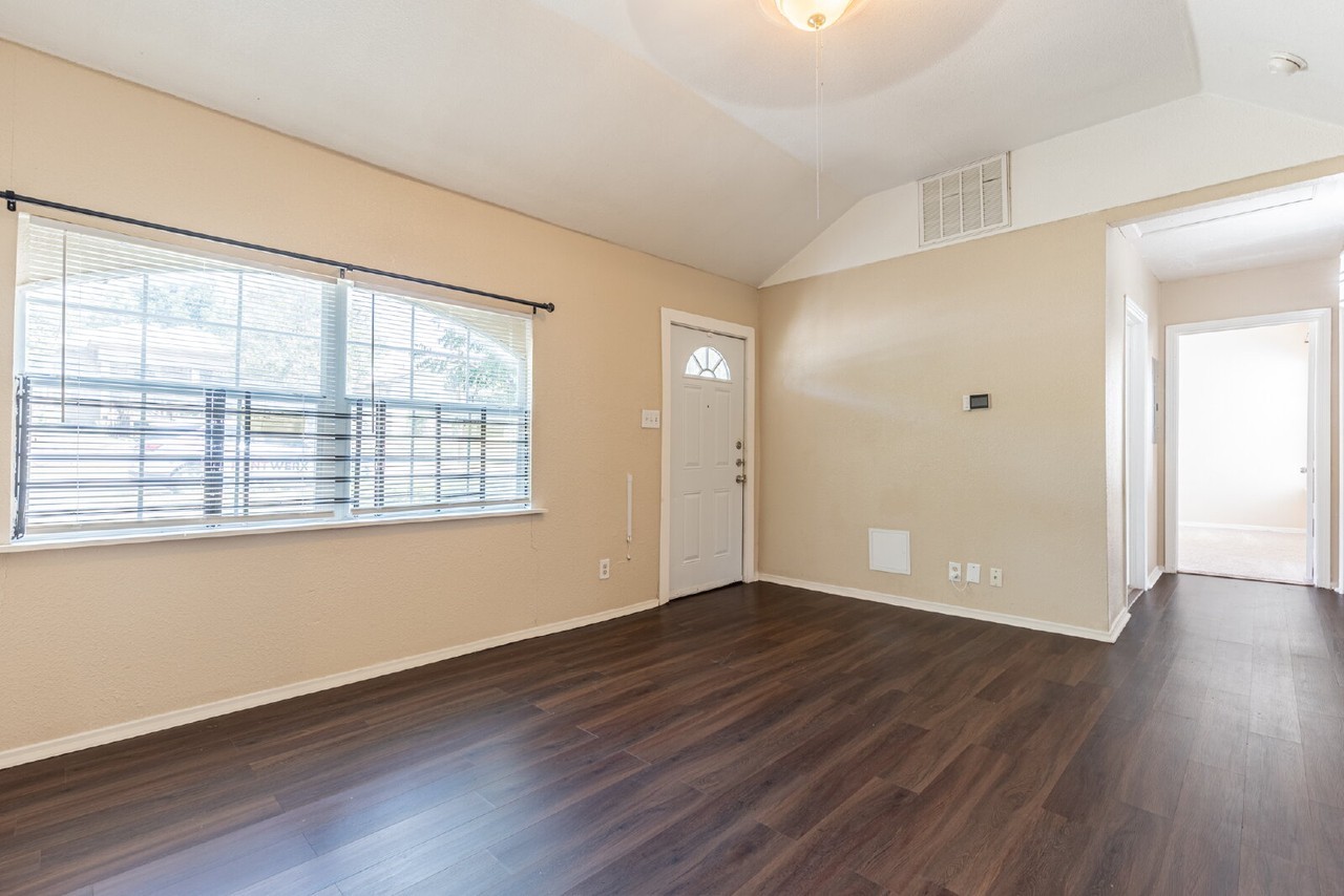 120 Nelson Ave - Photo 6 of 27