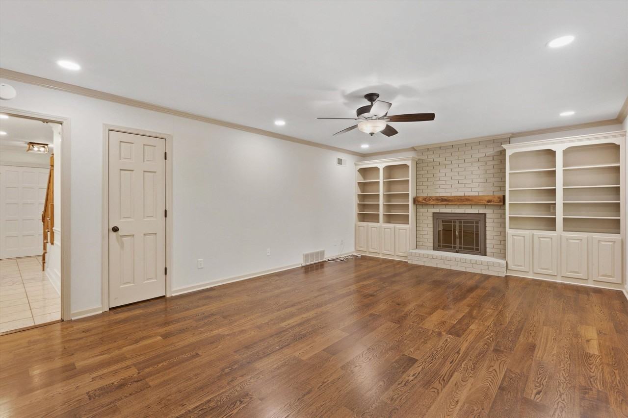 7253 Stamford Dr - Photo 5 of 29