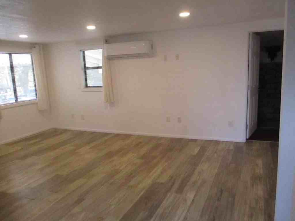 1310 N 43rd Dr - Photo 5 of 9