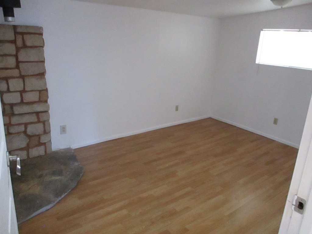 1310 N 43rd Dr - Photo 6 of 9