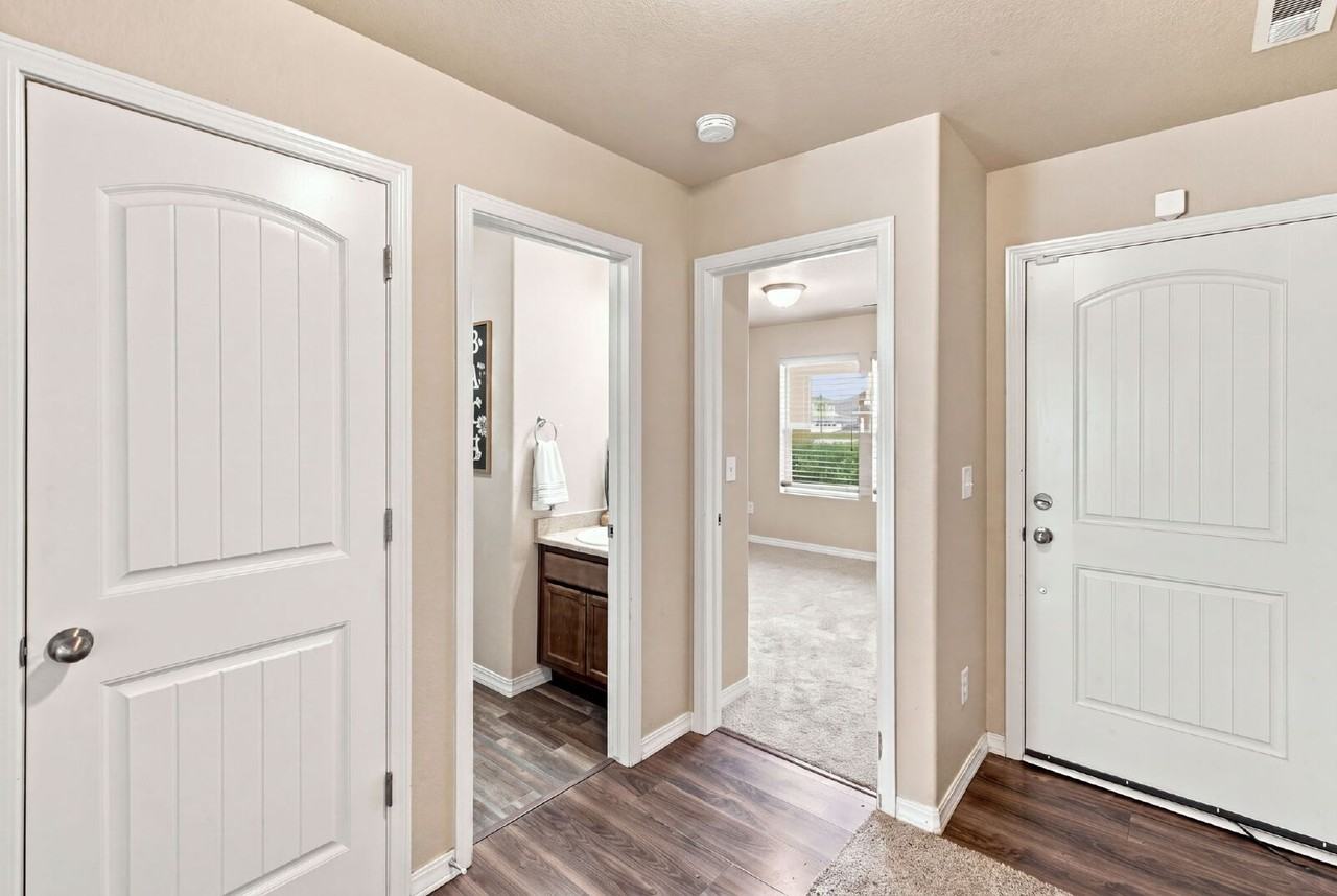 10864 Traders Pkwy - Photo 4 of 39