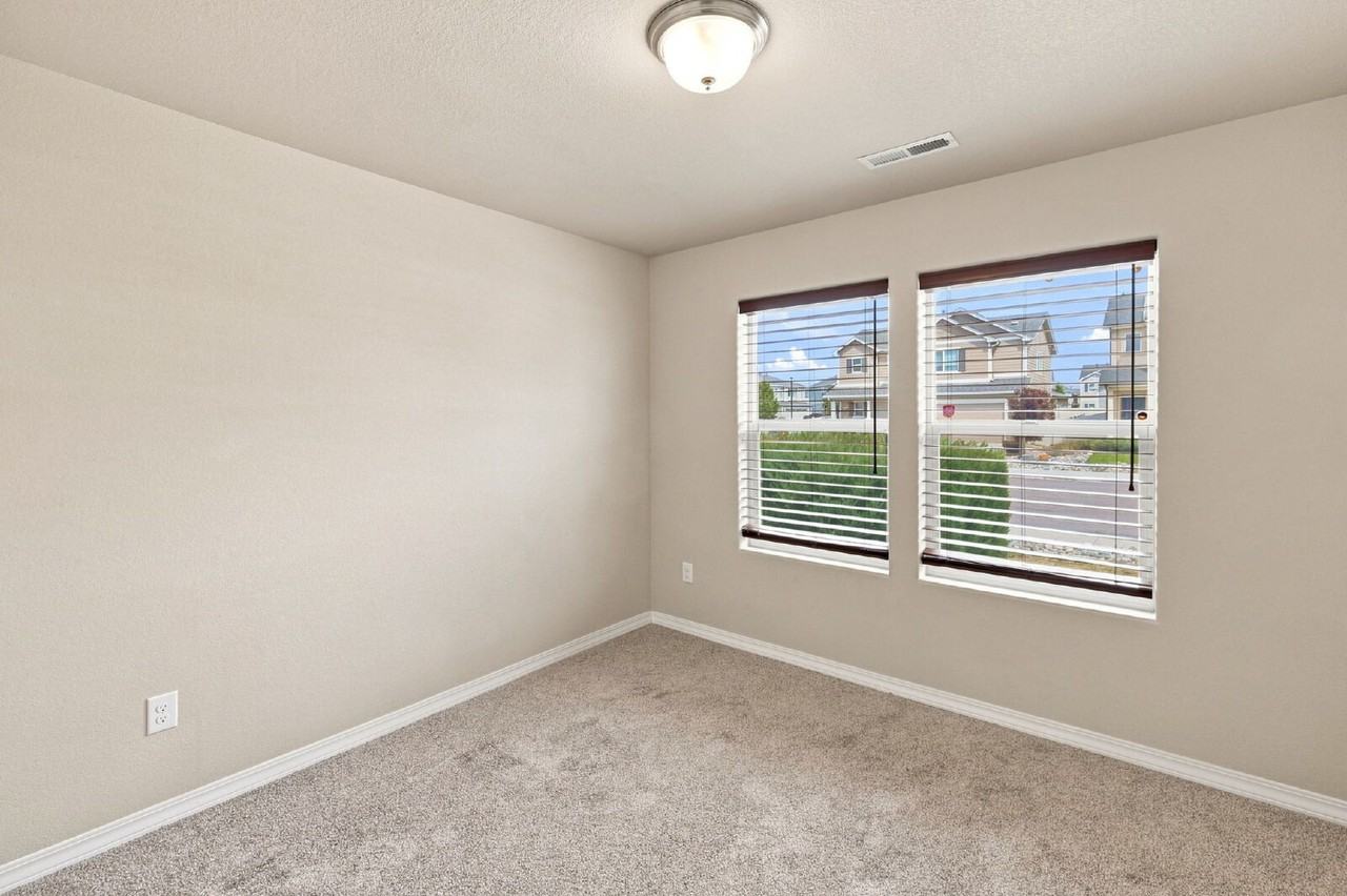 10864 Traders Pkwy - Photo 7 of 39