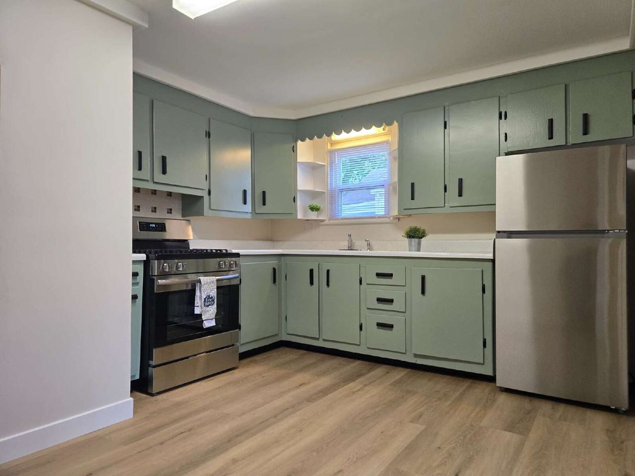 3139 S Hoover Ave - Photo 2 of 28