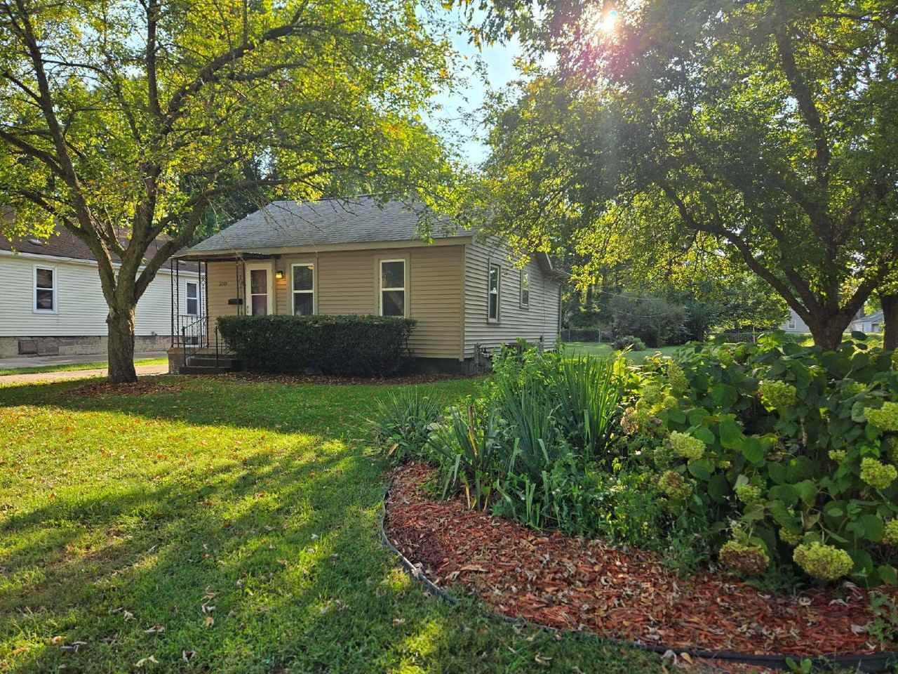 3139 S Hoover Ave - Photo 4 of 28