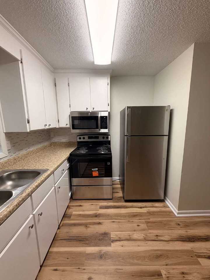 246 Parker Dr - Photo 4 of 13