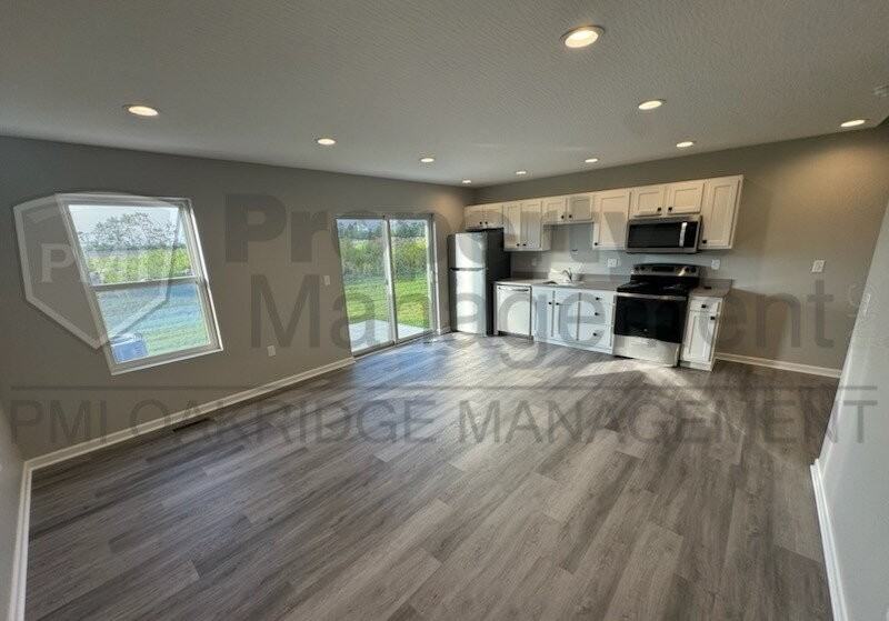 223 Bruns Dr - Photo 3 of 14
