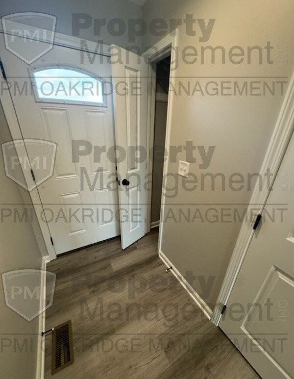 241 Bruns Dr - Photo 3 of 17