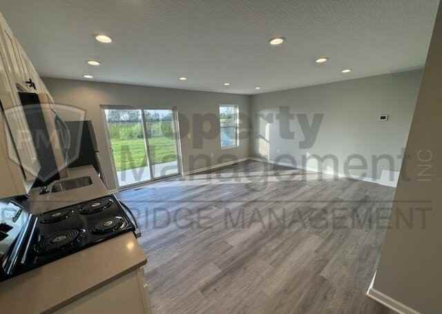 241 Bruns Dr - Photo 5 of 17